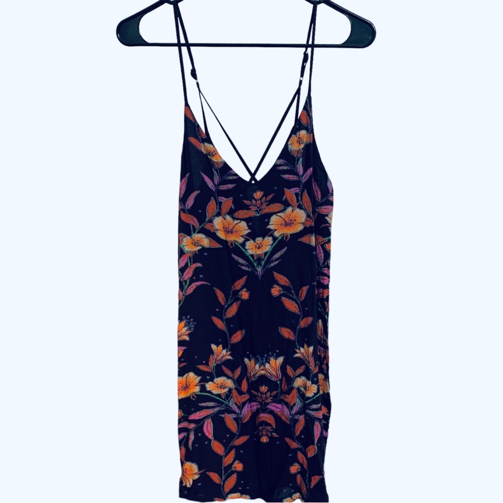 URBAN OUTFITTER ECOTE  FLORAL SUMMER SPAGHETTI STRAP DRESS SUMMER PAISLEY DRESS